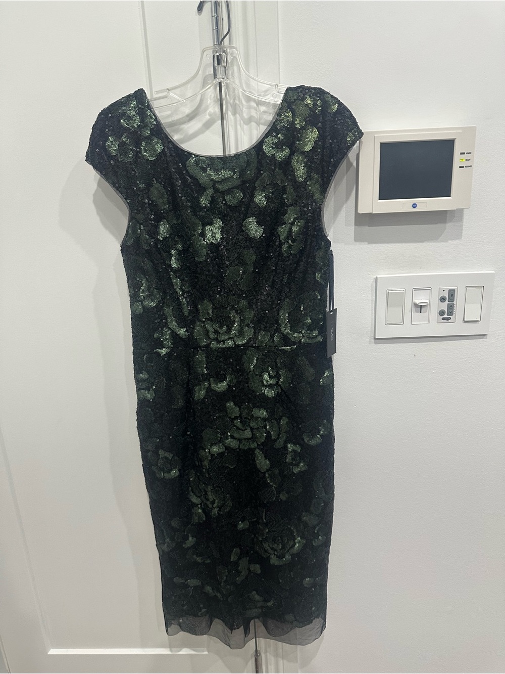 VERA WANG Black and Green Sequin Floral Midi Dress Sz 8 NWT - Picture 3 of 13
